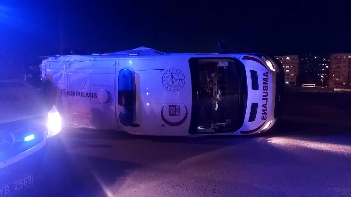 Silivri\'de Ambulans Kaza Yaptı: 5 Kişi Yaralandı