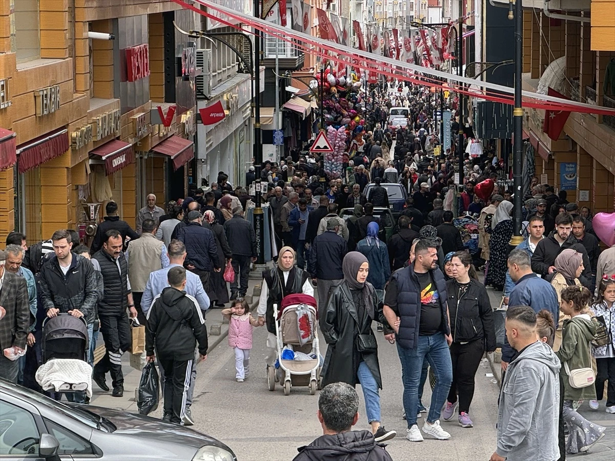 Ramazan Bayramı Arifesinde İş Yerlerinde Yoğunluk