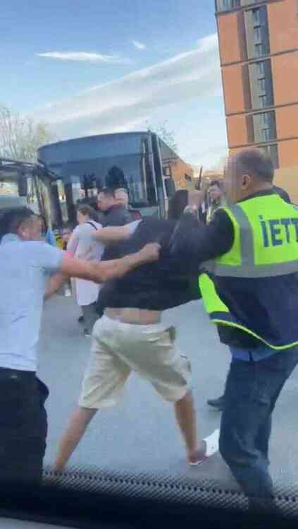 İETT şoförü, yolcuya demir sopayla saldırdı İETT şoförü, yolcuya demir sopayla saldırdı