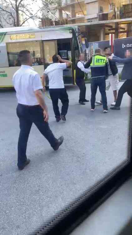 İETT şoförü, yolcuya demir sopayla saldırdı İETT şoförü, yolcuya demir sopayla saldırdı