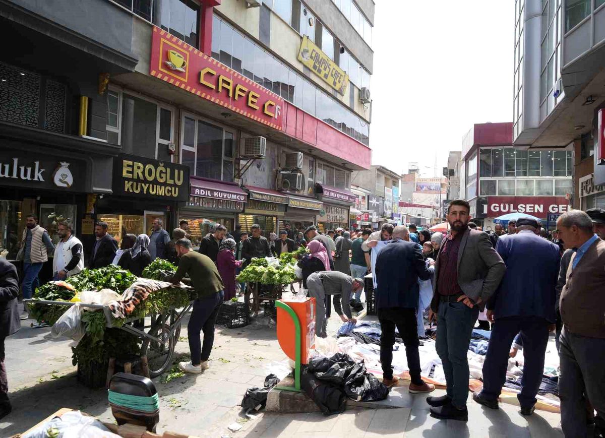 Iğdır\'da Ramazan Bayramı öncesi alışveriş yoğunluğu