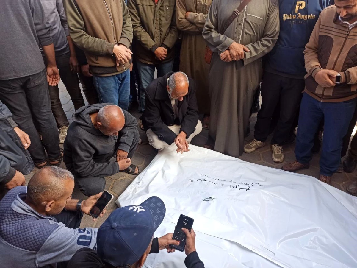 Gazze Şeridi\'nde İsrail Saldırısında Belediye Başkanı Hayatını Kaybetti