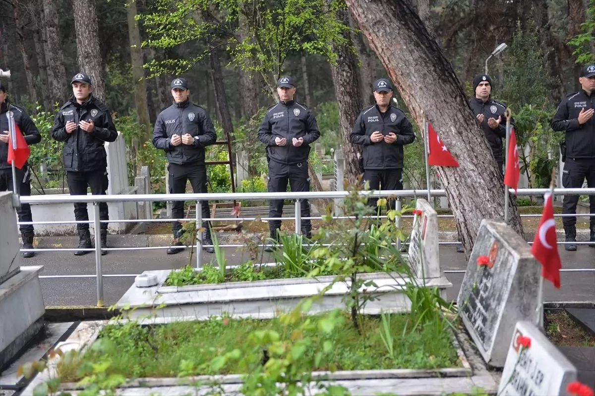 Kahramanmaraş ve Adıyaman\'da Ramazan Bayramı arifesinde şehitliklere ziyaret