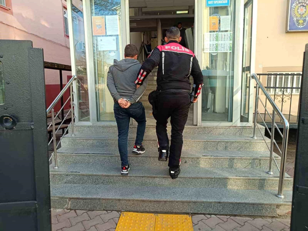 Kırşehir\'de evden hırsızlık yapan 2 zanlı gözaltına alındı