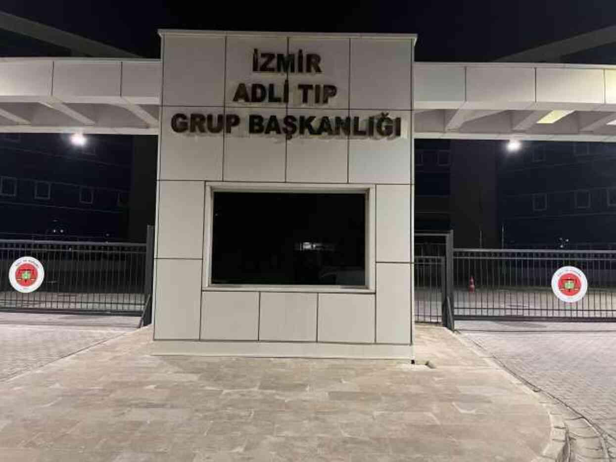 �zmir'de k�z meselesi y�z�nden ��kan kavgada 16 ya��ndaki �ocuk b��aklanarak �ld�