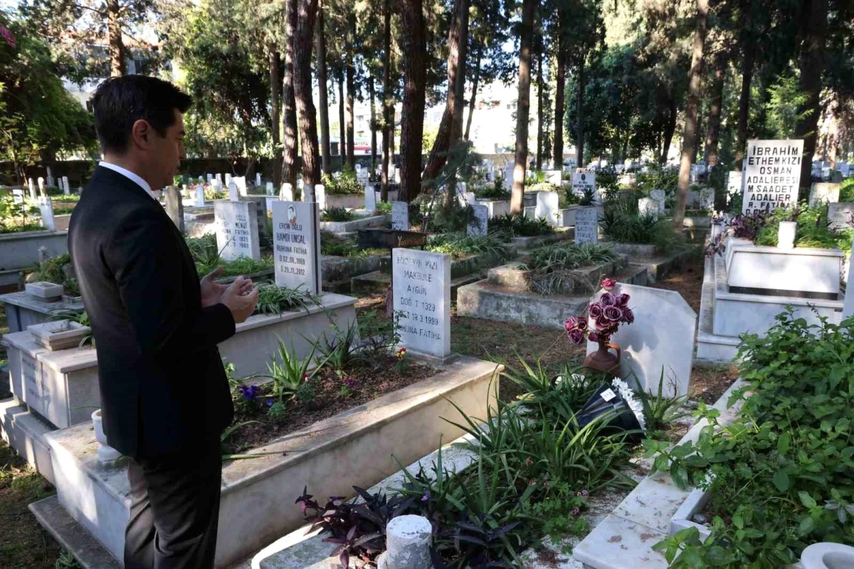 Marmaris Belediye Başkanı Acar Ünlü, Ramazan Bayramı öncesinde mezar ziyaretinde bulundu