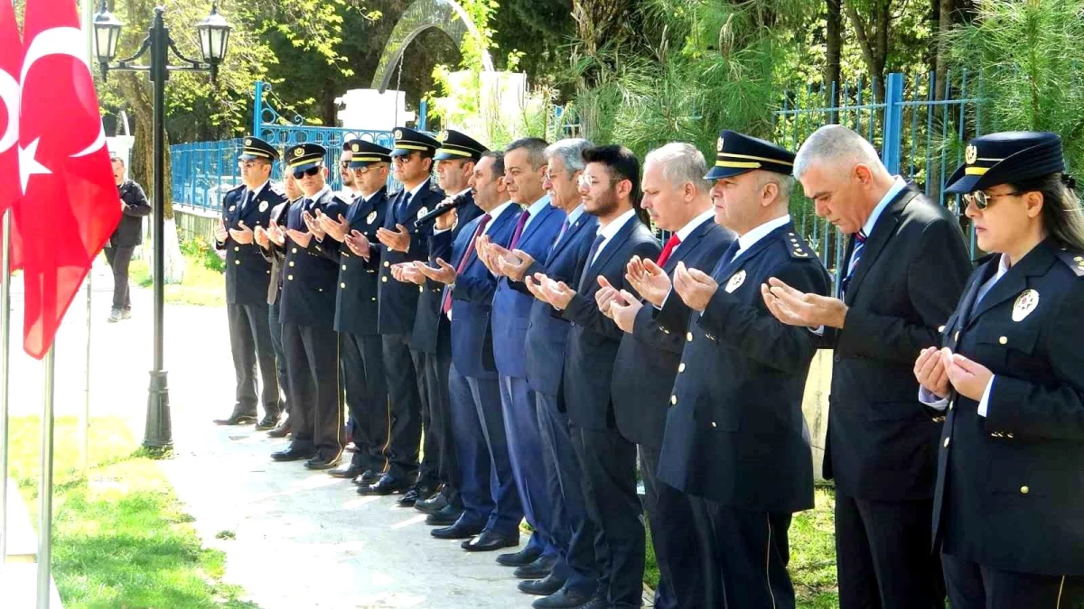 Muğla\'da Türk Polis Teşkilatı\'nın 179\'uncu kuruluş yıl dönümü ve Polis Haftası sebebiyle şehitlikte dua edildi