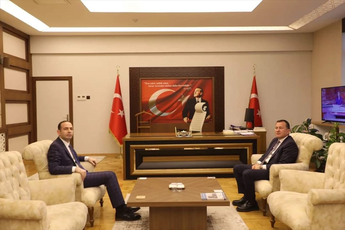 Nizip Belediye Başkanı Ali Doğan, Kaymakam Osman Uğurlu\'yu ziyaret etti