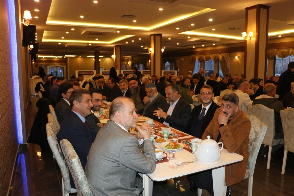 Of Belediye Başkanı Sarıalioğlu, siyasi parti temsilcileri ve başkan adaylarıyla iftar programında buluştu