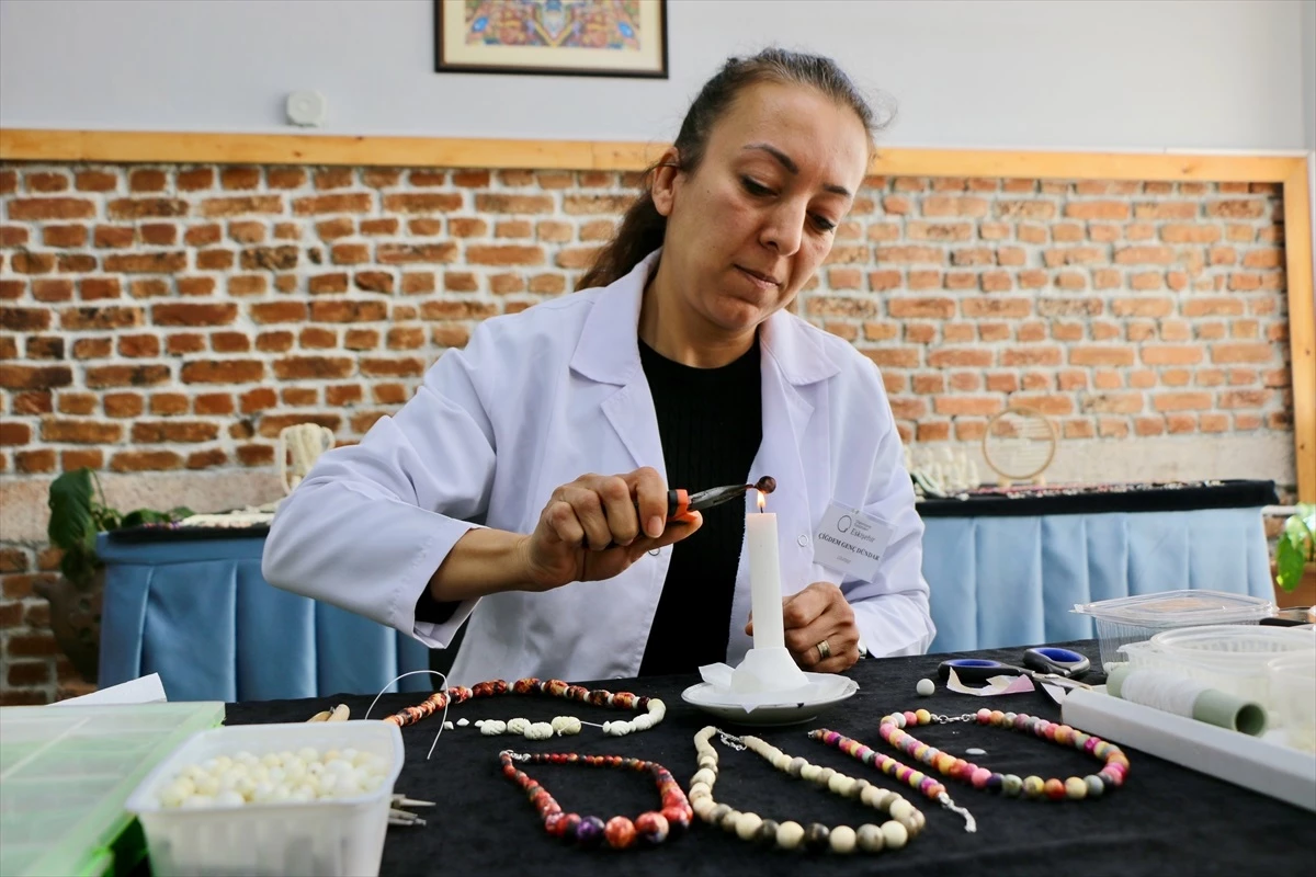 Eskişehir\'de Lüle Taşı Sanatı: İki Kadına Öğretildi