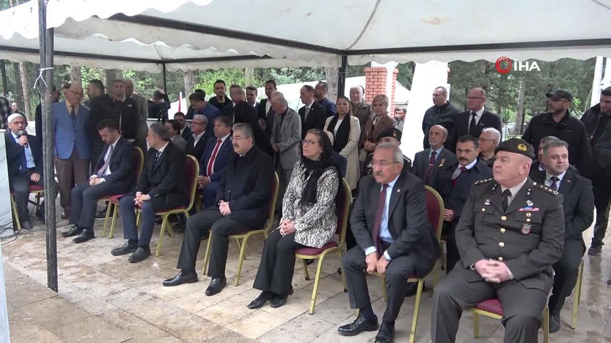 Osmaniye\'de şehitler ve depremde hayatını kaybedenlerin kabirleri ziyaret edildi