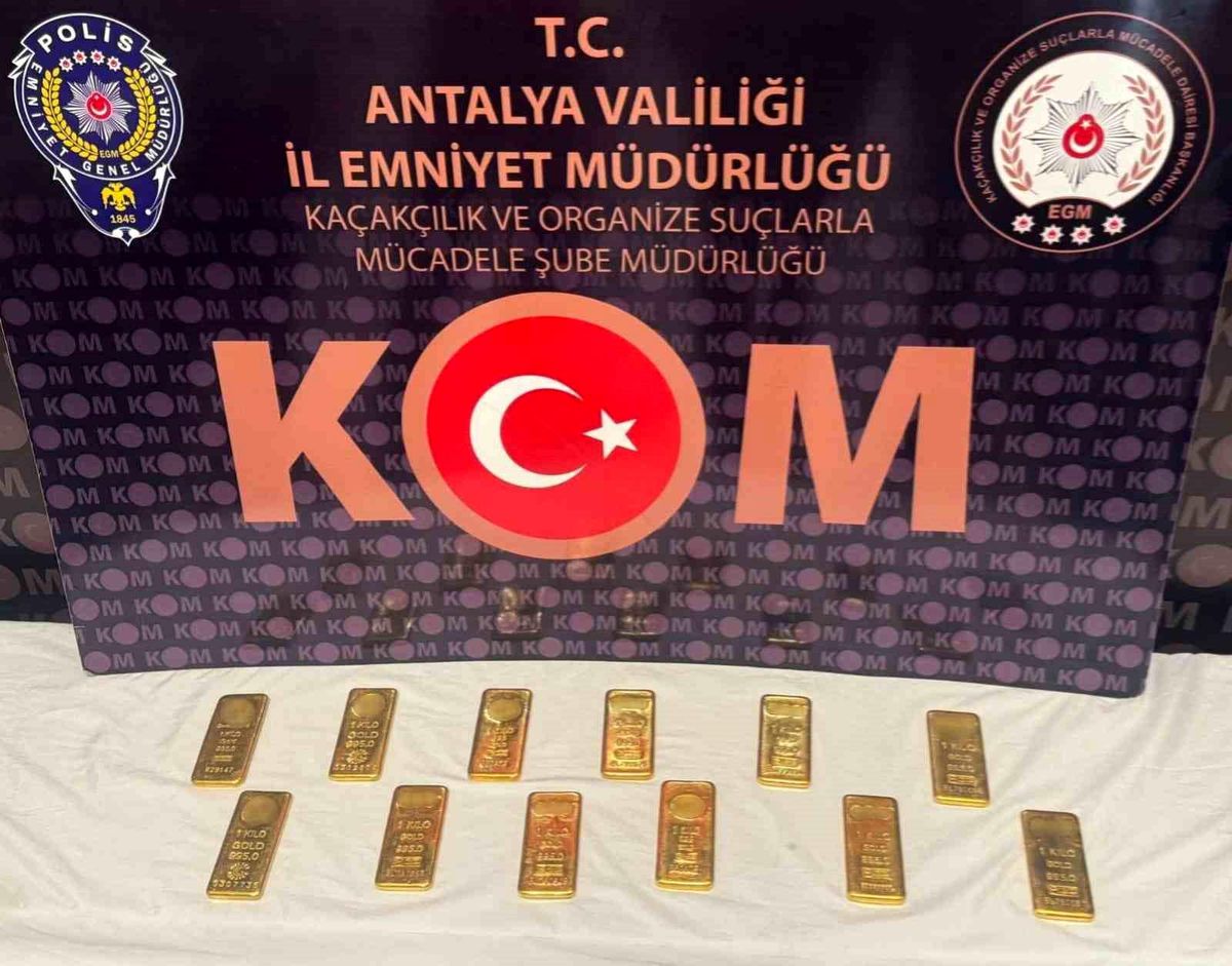 Antalya\'da 33 milyon TL değerinde 12 kilogram gümrük kaçağı altın ele geçirildi
