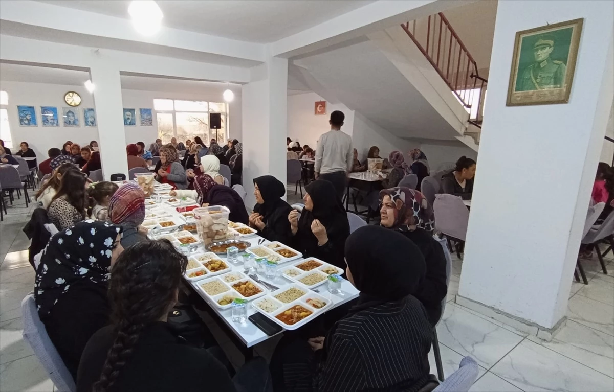 Nevşehir\'in Gülşehir ilçesinde imece usulü iftar sofrası