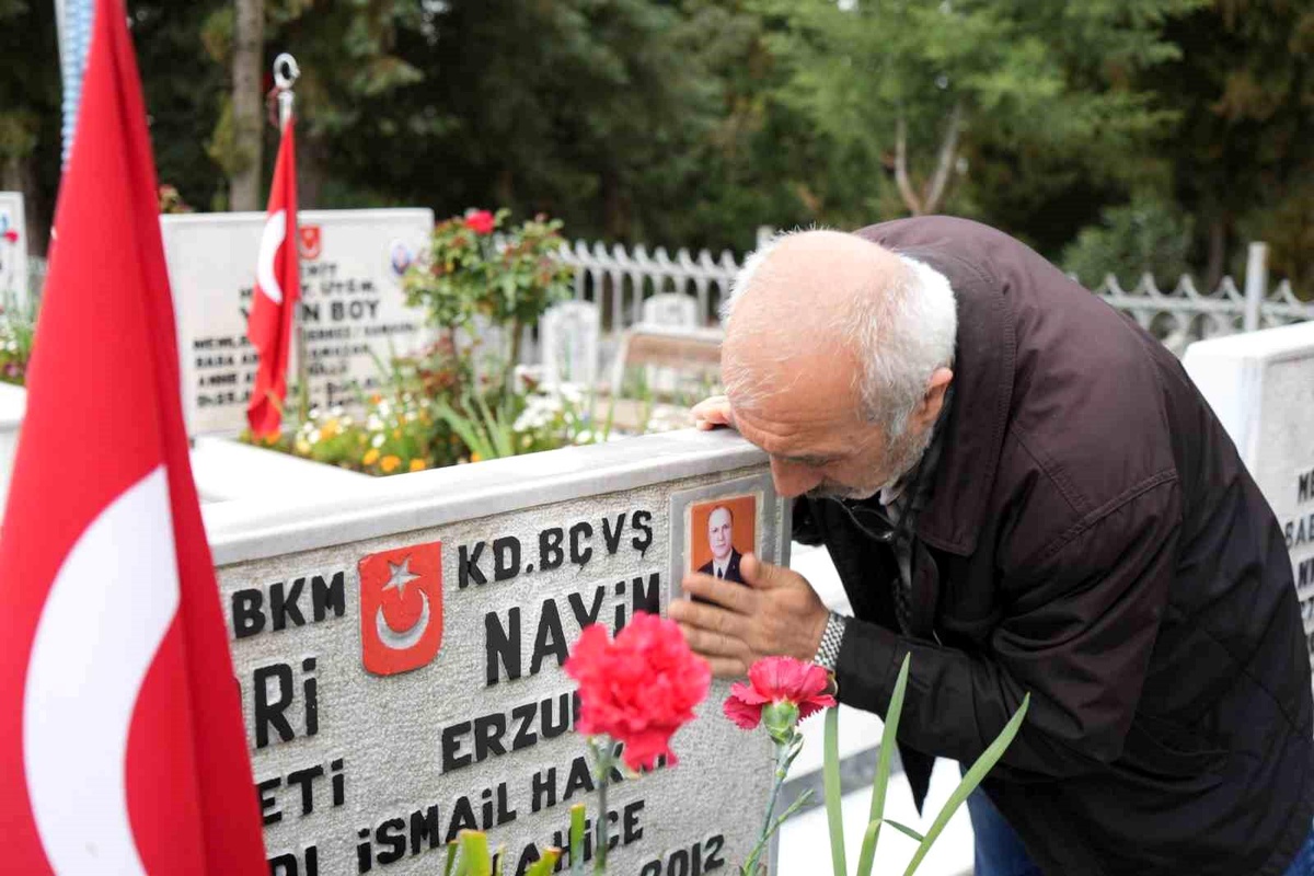 Samsun\'da Ramazan Bayramı öncesi mezarlıklar dolup taşarken, şehitliklerde ise hüzün vardı