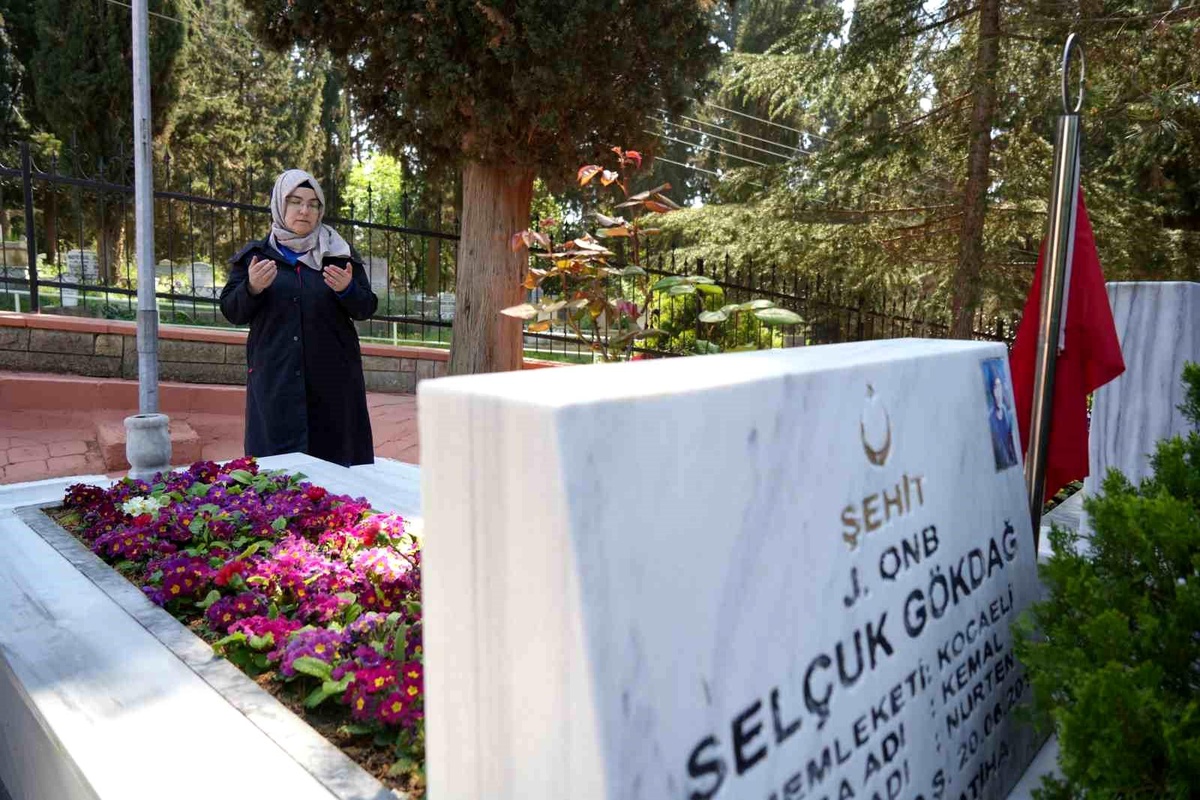 Kocaeli\'de Ramazan Bayramı öncesinde şehitlik ziyareti