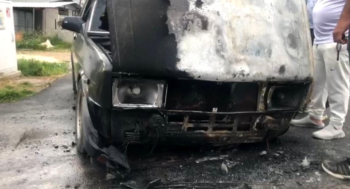 Antalya\'da seyir halindeki otomobil alev aldı