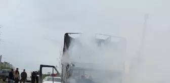 Tarsus'ta seyir halindeki kamyonette çıkan yangın söndürüldü