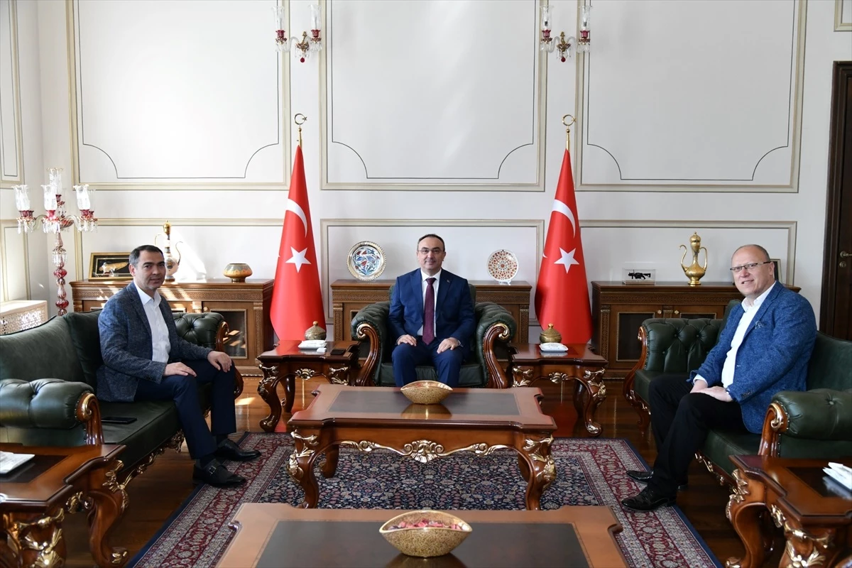 Tekirdağ Büyükşehir Belediye Başkanı ve TOKİ Başkan Yardımcısı Vali Soytürk\'ü ziyaret etti