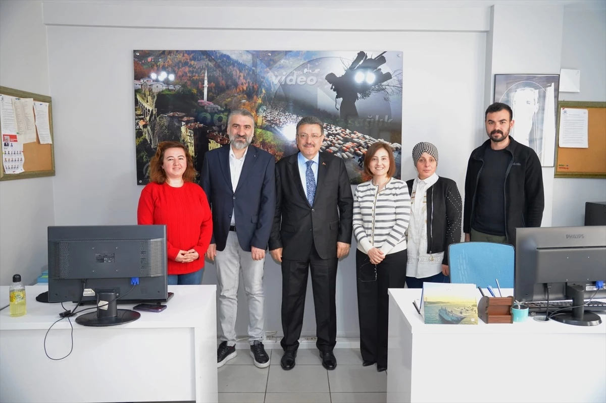 Trabzon Büyükşehir Belediye Başkanı Ahmet Metin Genç, Anadolu Ajansı Trabzon Bölge Müdürlüğü\'nü ziyaret etti
