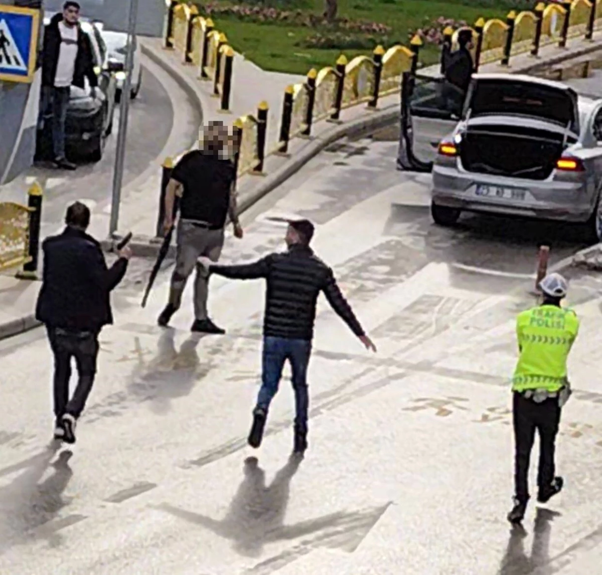 Elazığ\'da park tartışmasında polisin hızlı müdahalesi faciayı önledi