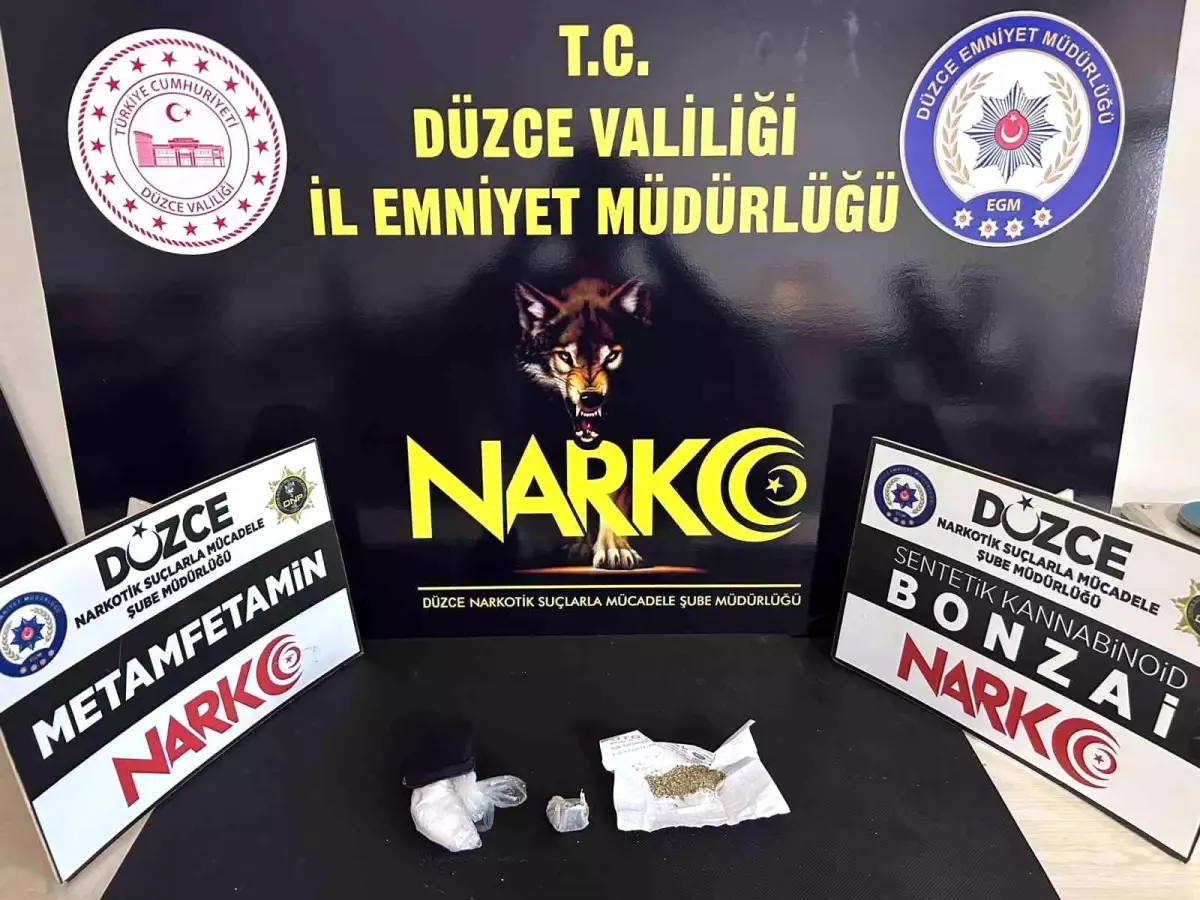 Düzce\'de Narkotik Operasyonunda 29 Kişiye İşlem Yapıldı, 3 Kişi Tutuklandı