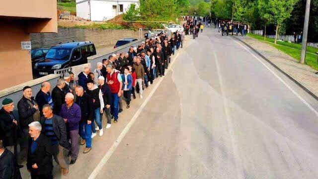 1 kilometrelik bayramlaşma kuyruğu