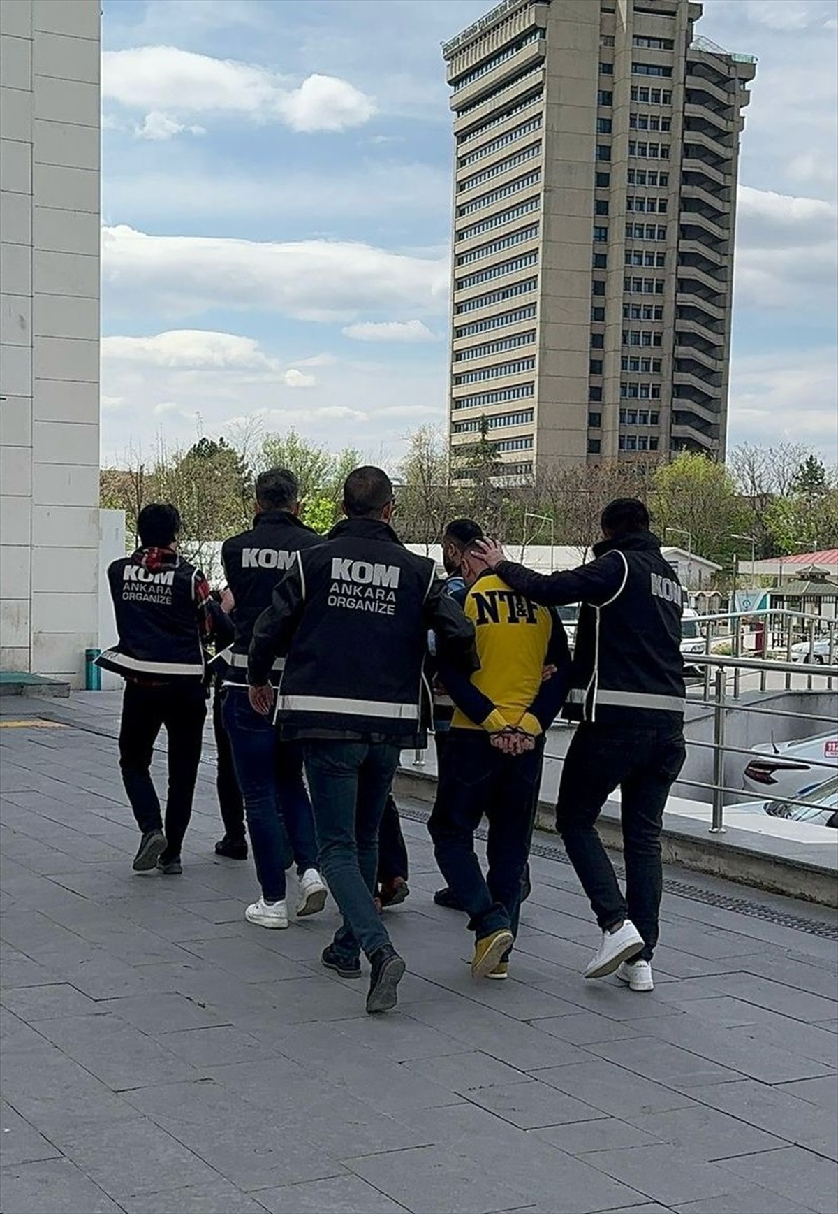 Ankara\'da Şarküteri Dükkanına Yağma Girişimi: 2,5 Milyon Lira Değerinde Çek Çalındı