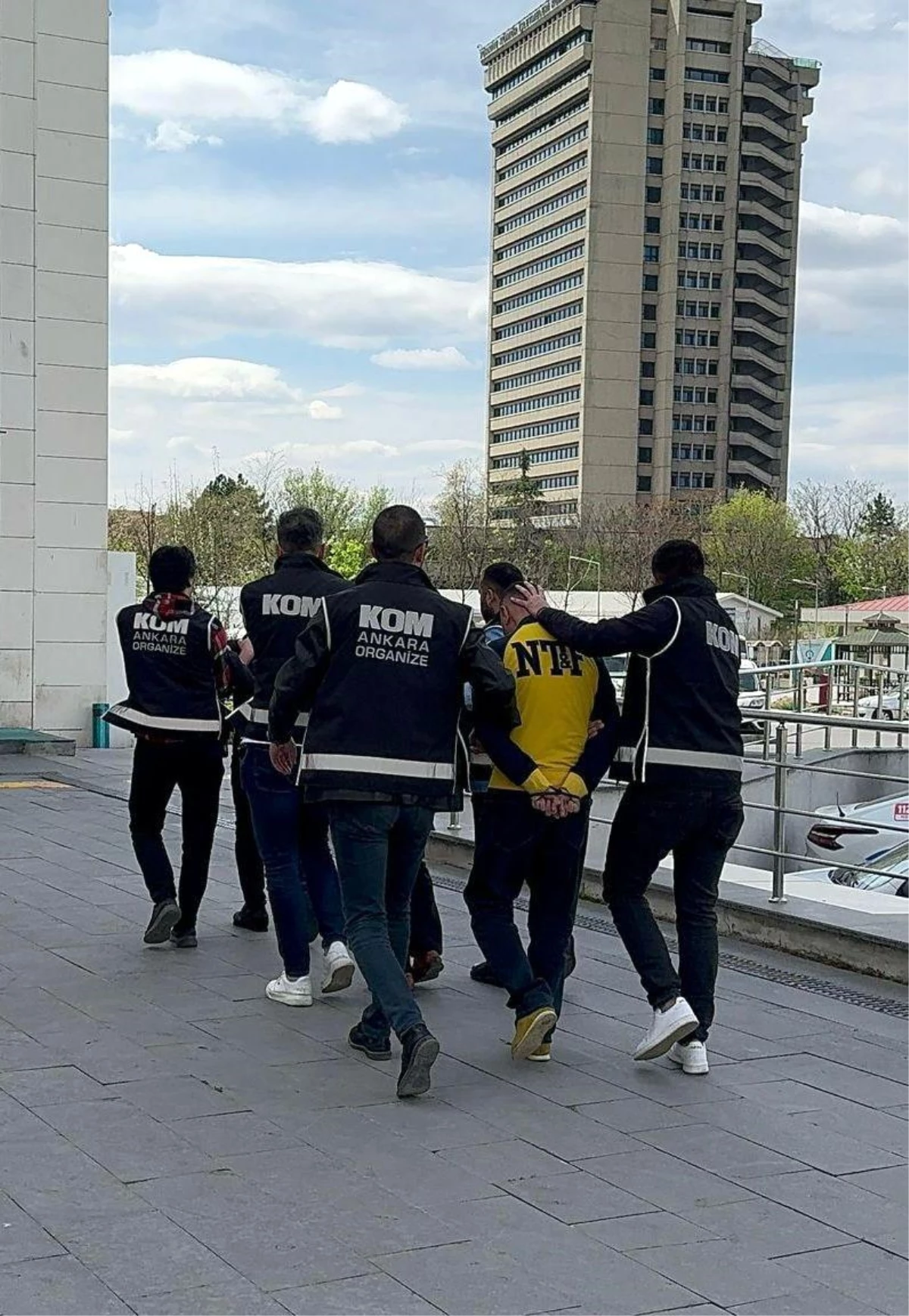 Ankara\'da Şarküteri Dükkanı Tehdit Edilerek Teslim Alınmaya Çalışıldı