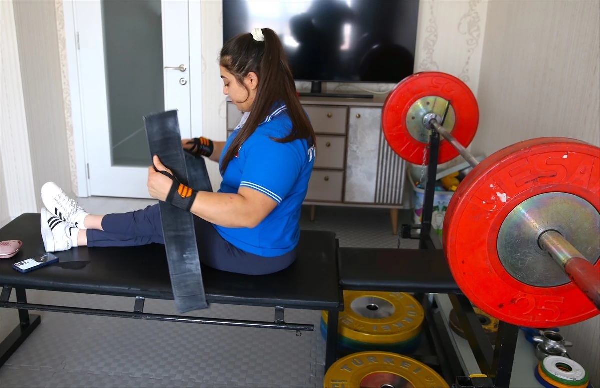 Tekerlekli Sandalyeli Sporcu Sibel Çam, Paris 2024 Olimpiyat Oyunları İçin Hazırlanıyor
