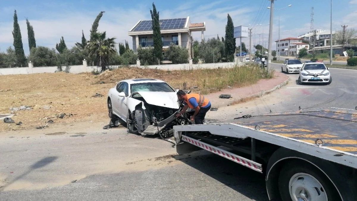 Antalya\'da otel servis aracı kaza yaptı: 29 yaralı