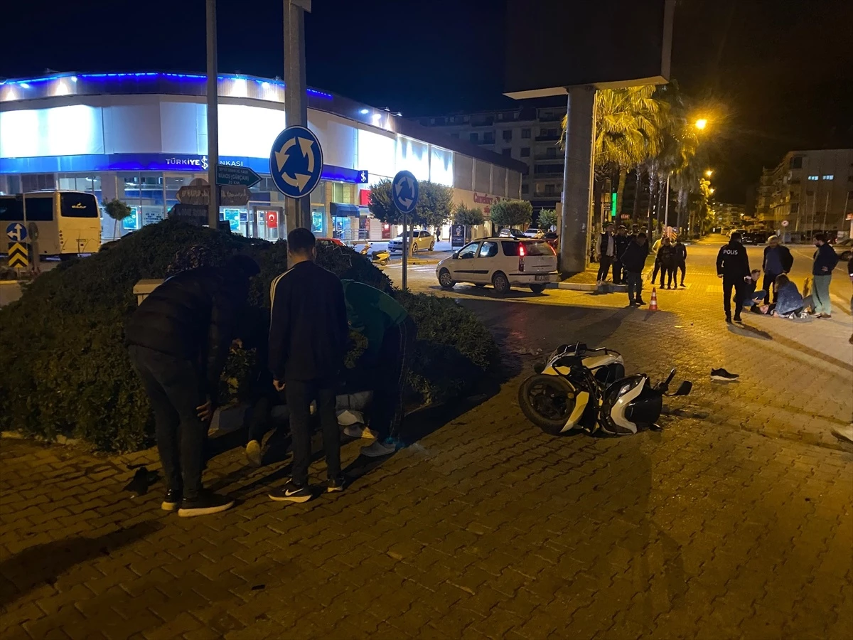 Antalya\'da Motosiklet Kazası: 2 Kişi Yaralandı