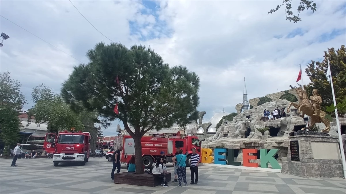 Antalya\'da turist yapay şelalede ayağını kırarak sıkıştı