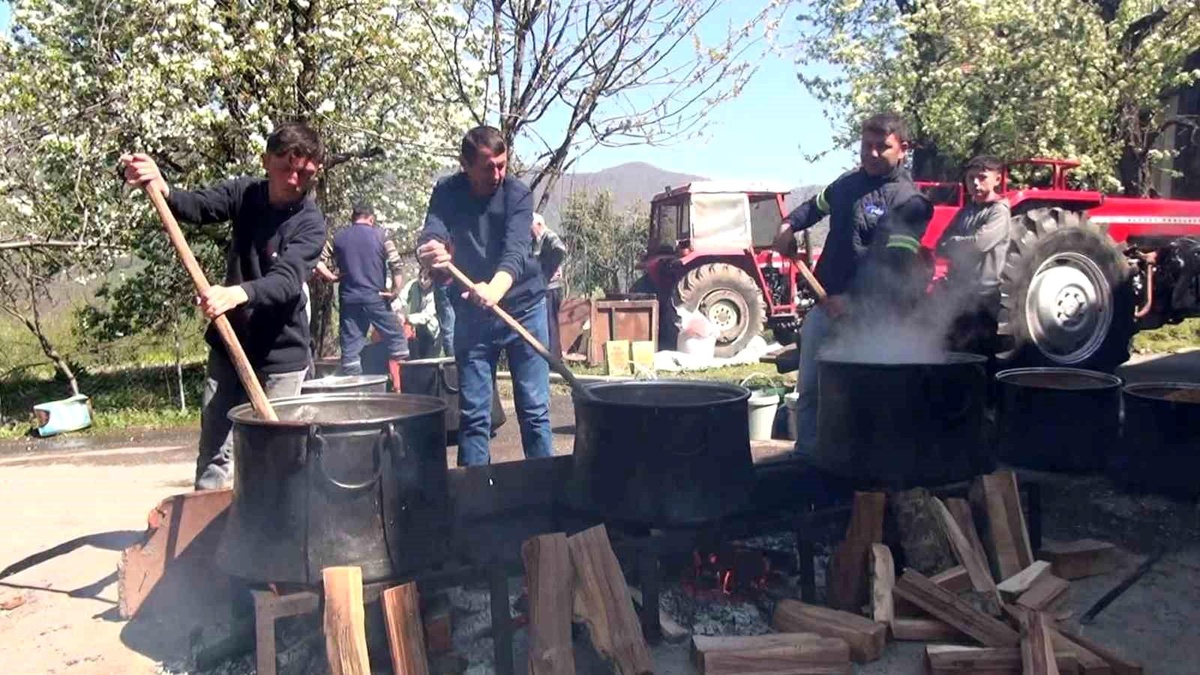Hendek\'te 115 Yıllık Keşkek Geleneği Devam Ediyor