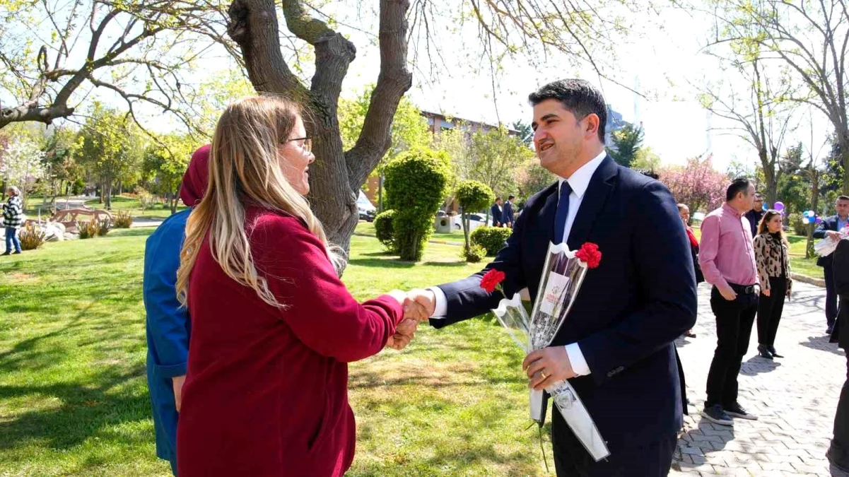 Ataşehir Belediye Başkanı Onursal Adıgüzel, Darülaceze sakinlerini ziyaret etti