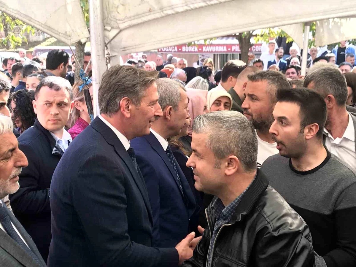 Tekkeköy Belediye Başkanı Mustafa Candal, vatandaşlarla bayramlaştı
