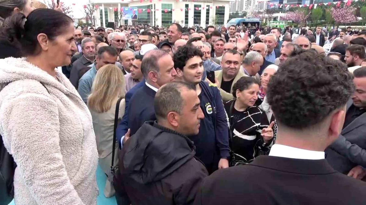Sancaktepe Belediye Başkanı Alper Yeğin Vatandaşlarla Bayramlaştı