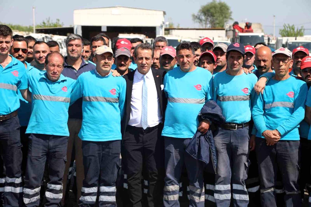 Efeler Belediye Başkanı Anıl Yetişkin, belediye personeliyle bayramlaştı