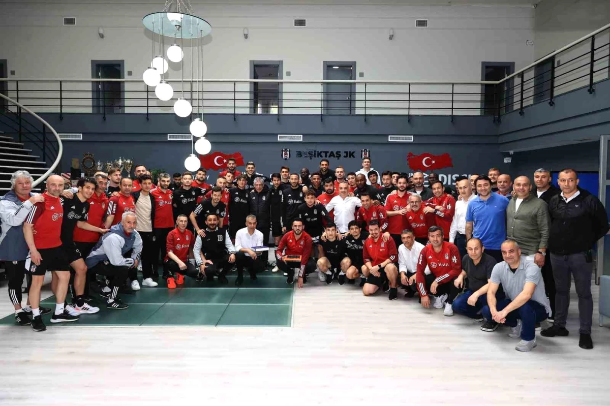 Beşiktaş, antrenman öncesinde bayramlaşma töreni düzenledi