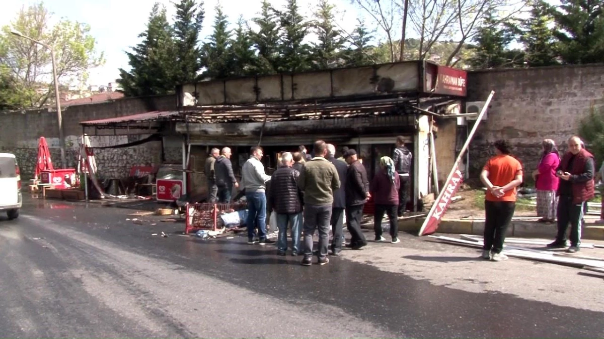 Beykoz\'da Bayram Dolayısıyla Kapalı Büfede Yangın Çıktı