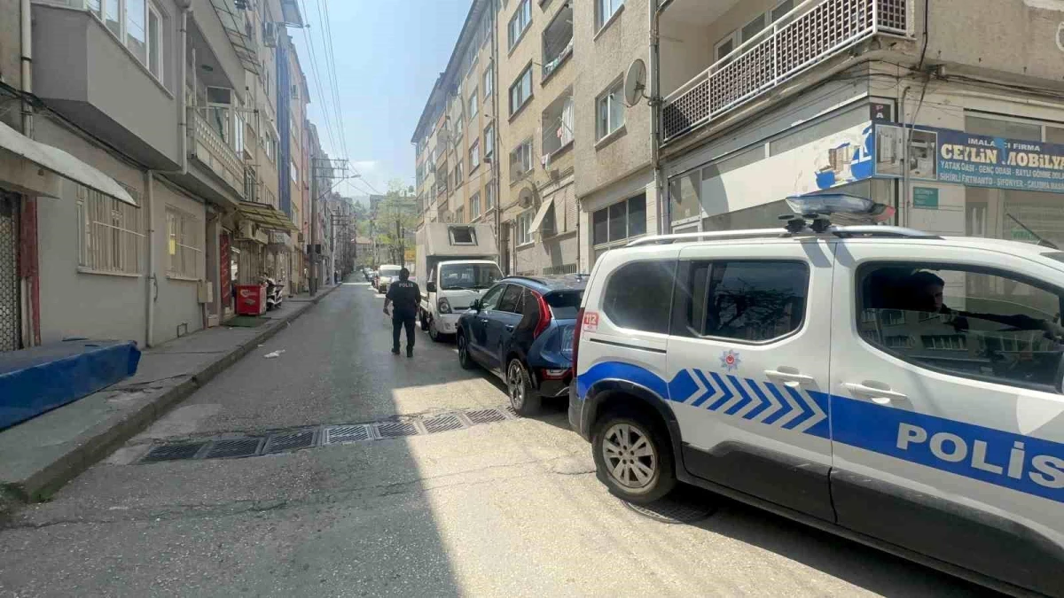 Bursa\'da 7 yaşındaki kız çocuğu 5. kattan düşerek ağır yaralandı