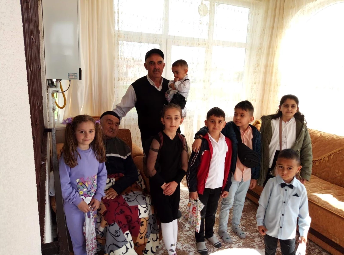 Kayseri\'de cami imamı çocuklara Ramazan Bayramı\'nın önemini anlattı