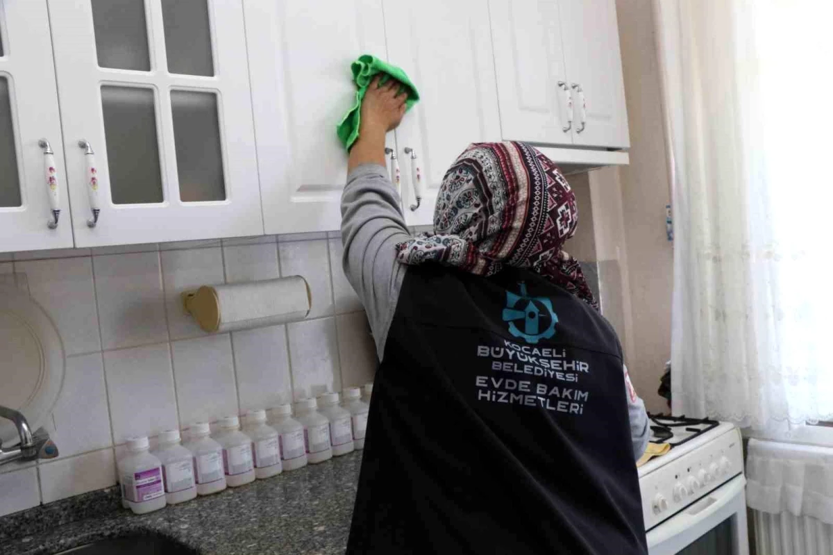 Kocaeli Büyükşehir Belediyesi Evde Bakım Hizmetleri Bayram Öncesi Temizlik Yaptı