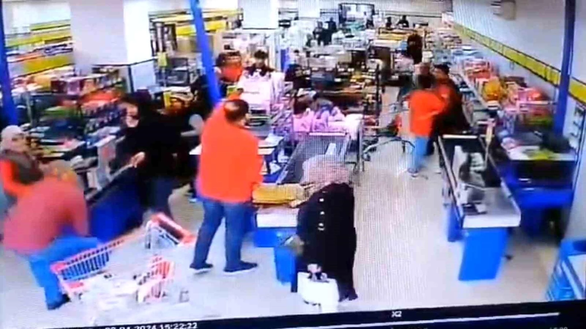 Elazığ\'da Çoraptan Çıkan Bıçakla Market Çalışanına Saldırı