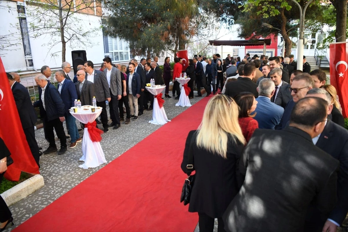 Edirne Vakıflar Bölge Müdürlüğü İhtiyaç Sahibi Çocuklara Bayramlık Kıyafet Hediye Etti