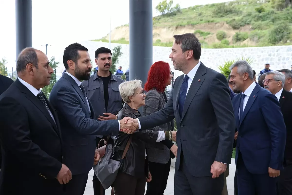 Bakan Bayraktar, Hatay\'da deprem felaketinin yaralarının hızlı bir şekilde sarılacağını söyledi