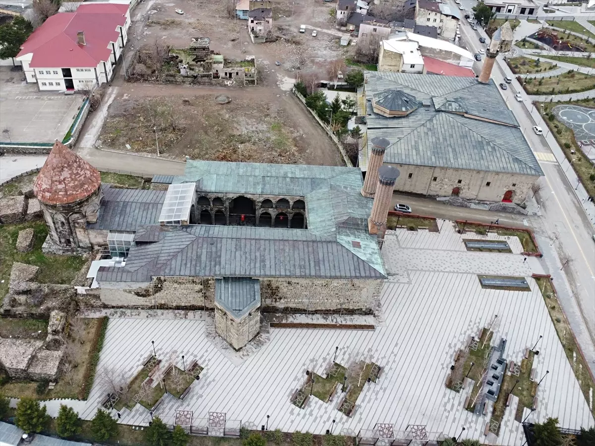 Erzurum, bayram tatilinde turistlerin ilgi odağı oldu