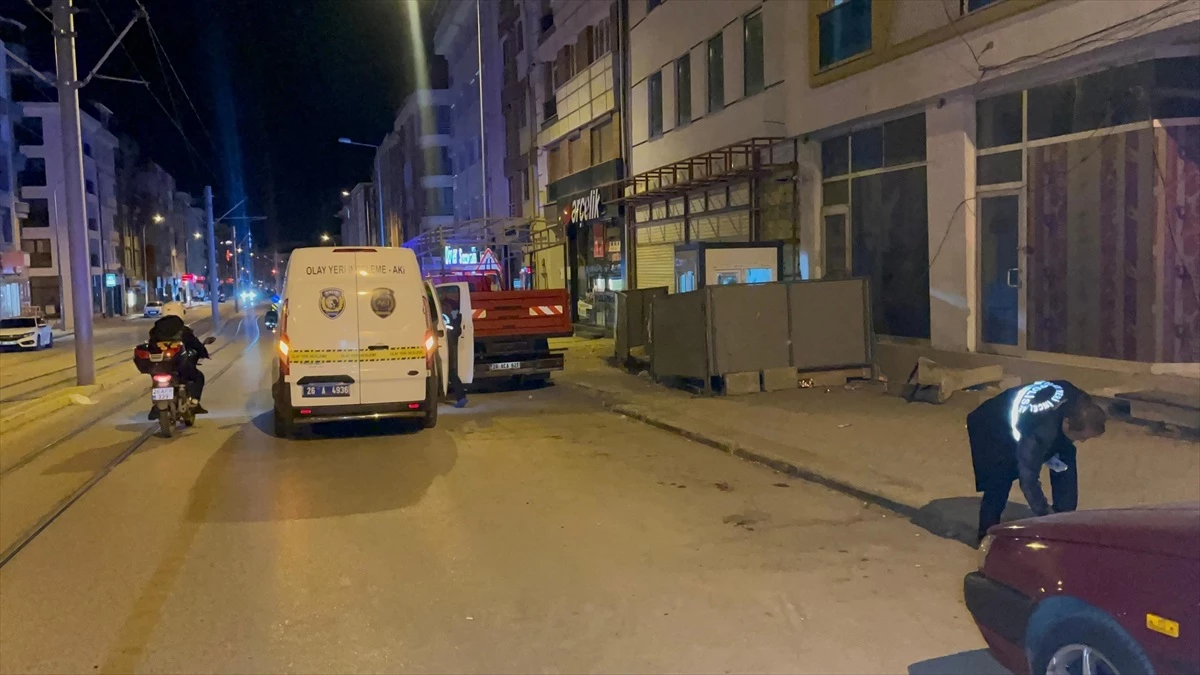 Eskişehir\'de kavga sırasında bıçakla yaralanan kişi hastaneye kaldırıldı