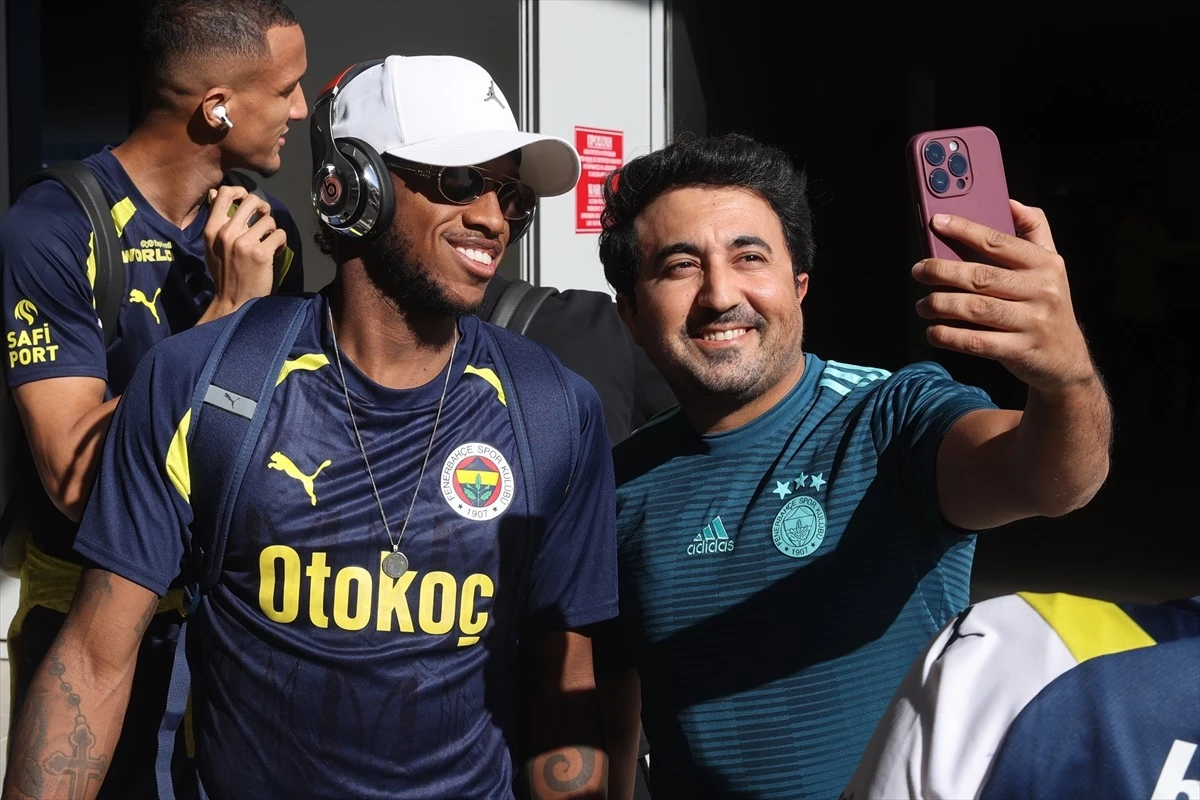 Fenerbahçe, Olympiakos maçı için Atina\'ya geldi