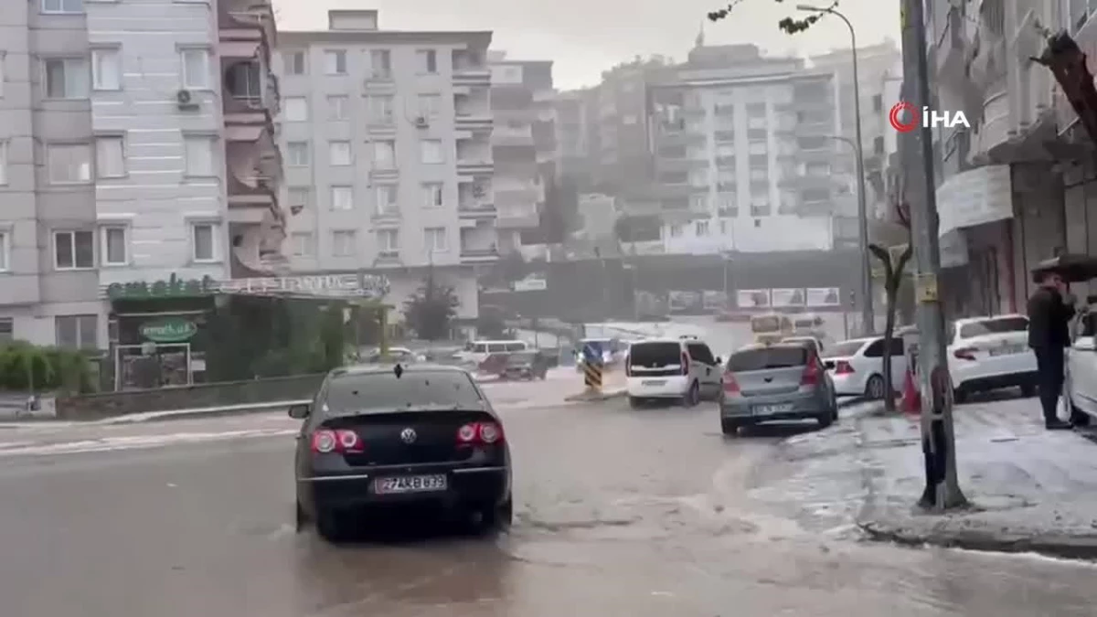 Gaziantep\'te sağanak ve dolu yağışı etkili oluyor