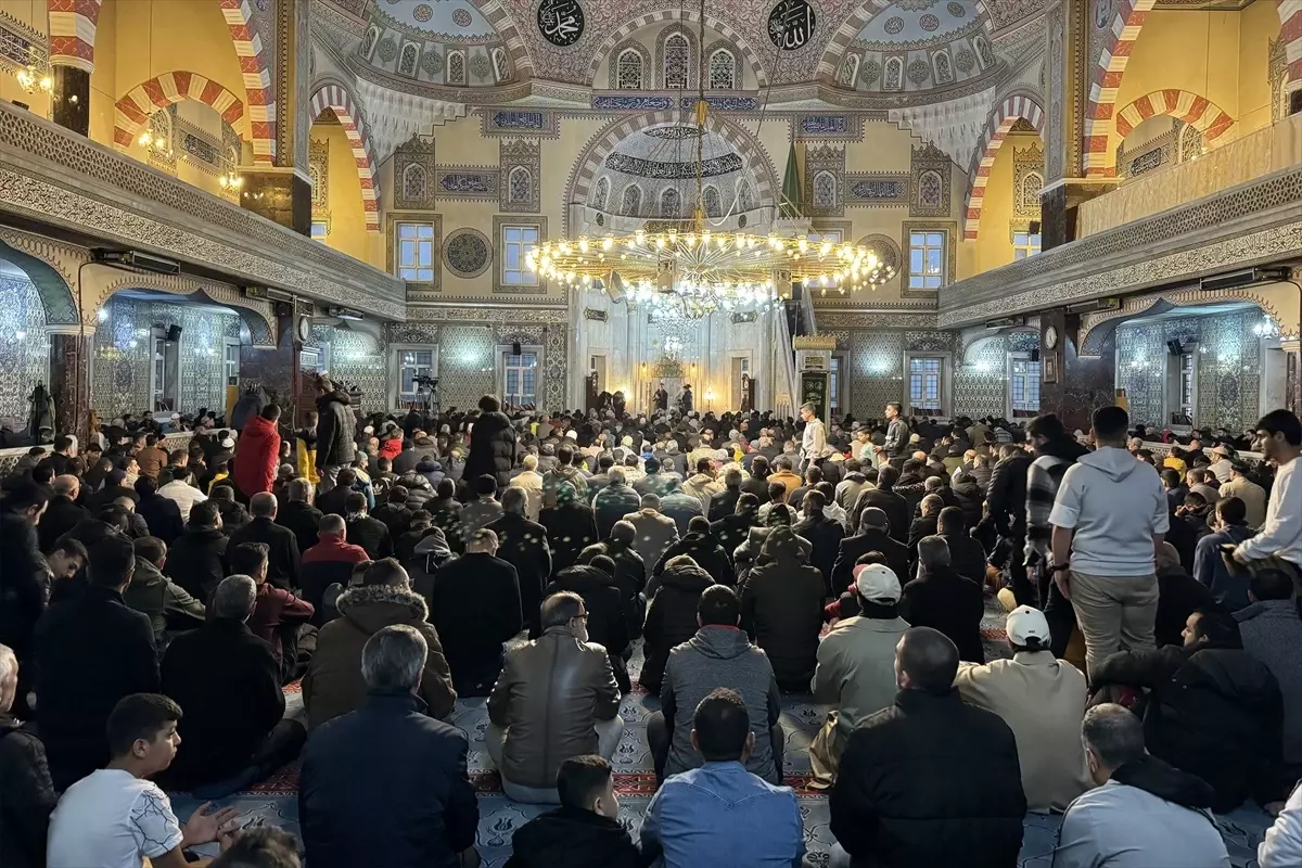 İçişleri Bakan Yardımcısı Mehmet Aktaş, Elazığ\'da Bayram Namazı Kıldı